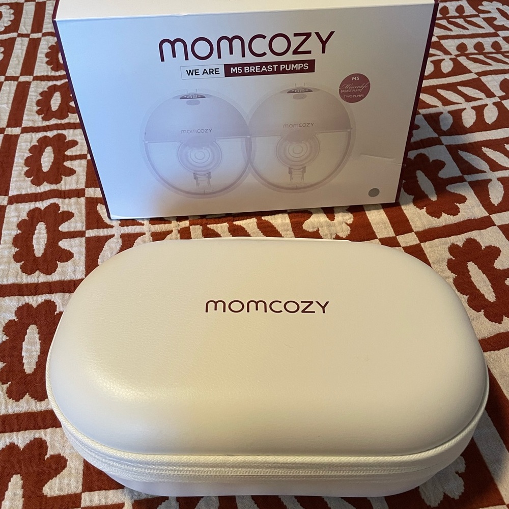 Momcozy Double Electric Breast Pump in Gray - Picture 2 of 5
